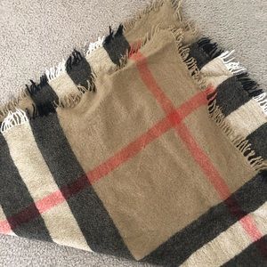 Burberry wool scarf
